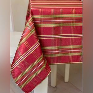 NEW! 60 x 120 rectangular metallic plaid tablecloth. It sparkles!